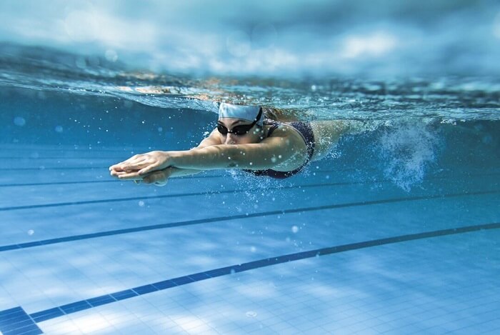 Bơi lội là bộ môn được nhiều chuyên gia khuyên tập luyện để phát triển chiều cao